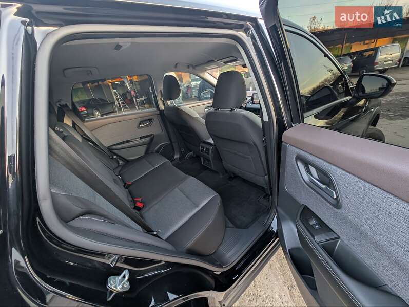 Внедорожник / Кроссовер Nissan Rogue 2021 в Ровно