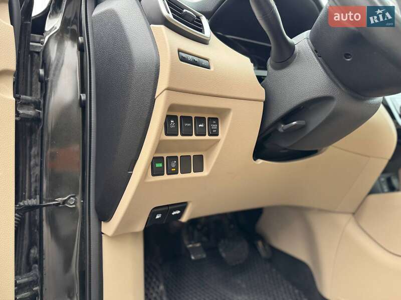 Внедорожник / Кроссовер Nissan Rogue 2015 в Киеве