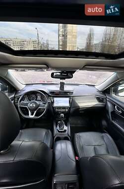 Внедорожник / Кроссовер Nissan Rogue 2017 в Харькове