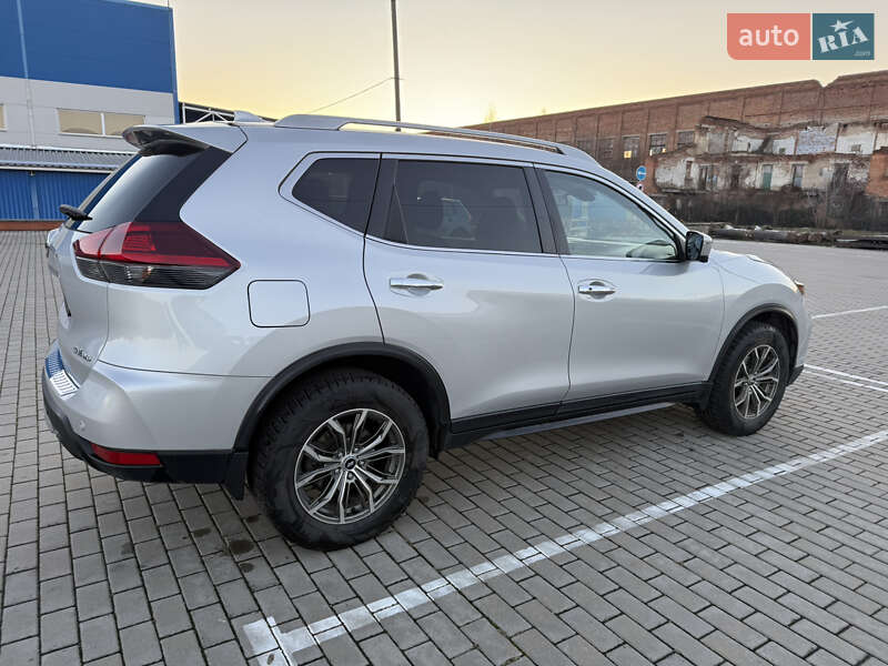 Позашляховик / Кросовер Nissan Rogue 2020 в Ромнах