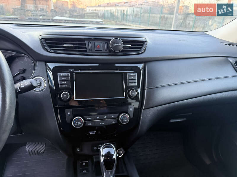 Позашляховик / Кросовер Nissan Rogue 2020 в Ромнах