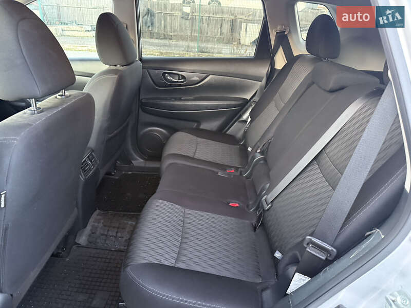 Позашляховик / Кросовер Nissan Rogue 2020 в Ромнах