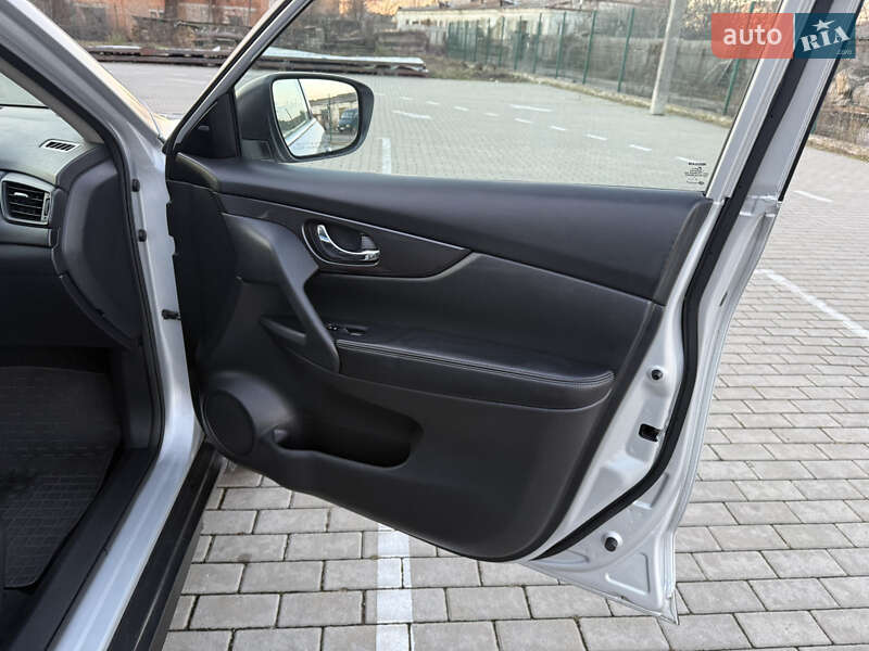 Позашляховик / Кросовер Nissan Rogue 2020 в Ромнах