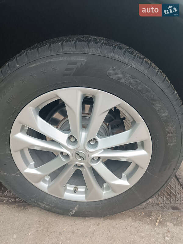 Позашляховик / Кросовер Nissan Rogue 2016 в Лубнах