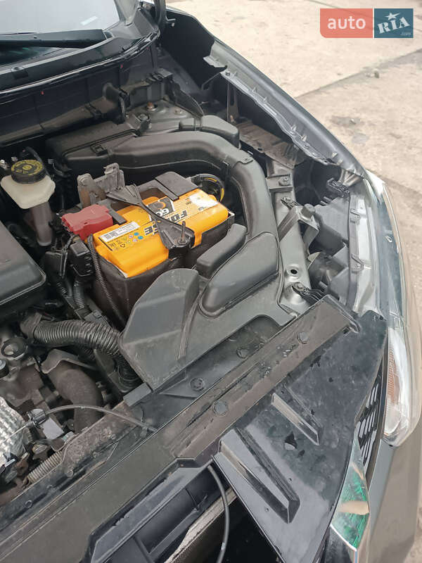 Позашляховик / Кросовер Nissan Rogue 2016 в Лубнах