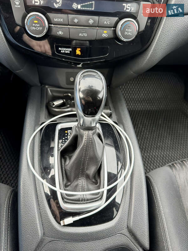 Позашляховик / Кросовер Nissan Rogue 2018 в Києві