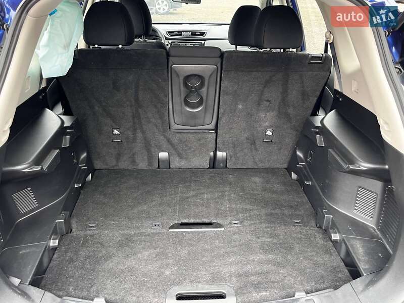 Внедорожник / Кроссовер Nissan Rogue 2017 в Луцке