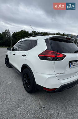 Внедорожник / Кроссовер Nissan Rogue 2016 в Мостиске