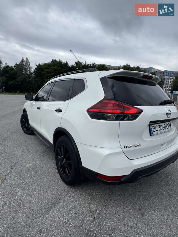 Внедорожник / Кроссовер Nissan Rogue 2016 в Мостиске