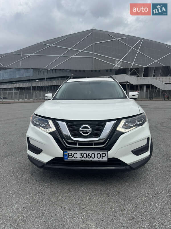 Внедорожник / Кроссовер Nissan Rogue 2016 в Мостиске