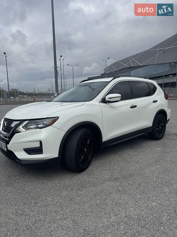 Внедорожник / Кроссовер Nissan Rogue 2016 в Мостиске