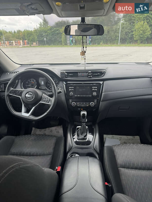 Внедорожник / Кроссовер Nissan Rogue 2016 в Мостиске