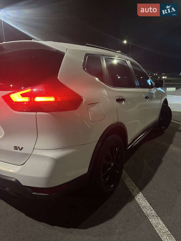 Внедорожник / Кроссовер Nissan Rogue 2016 в Мостиске