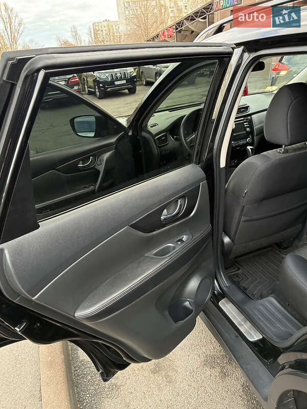 Внедорожник / Кроссовер Nissan Rogue 2016 в Харькове