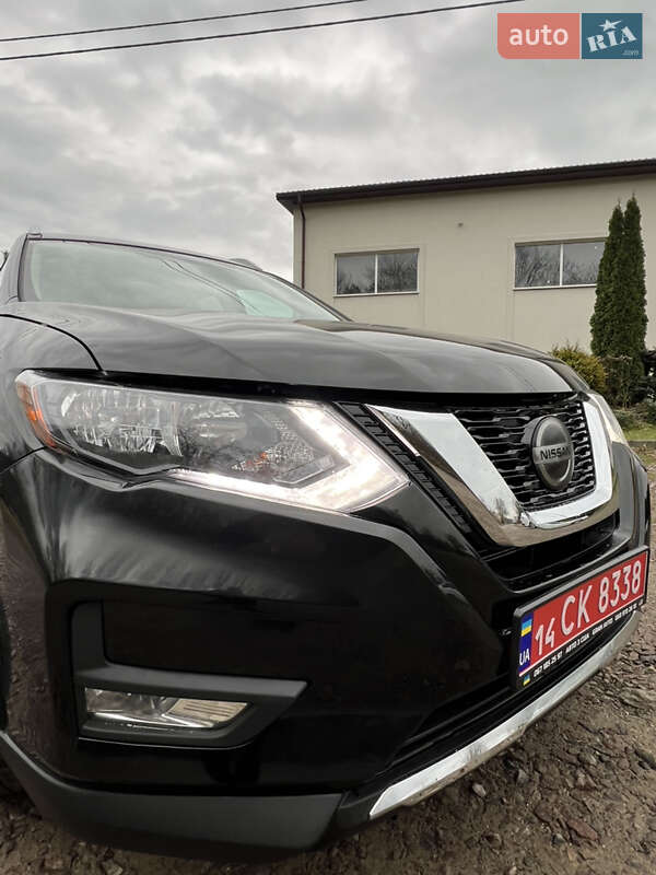 Внедорожник / Кроссовер Nissan Rogue 2018 в Новояворовске