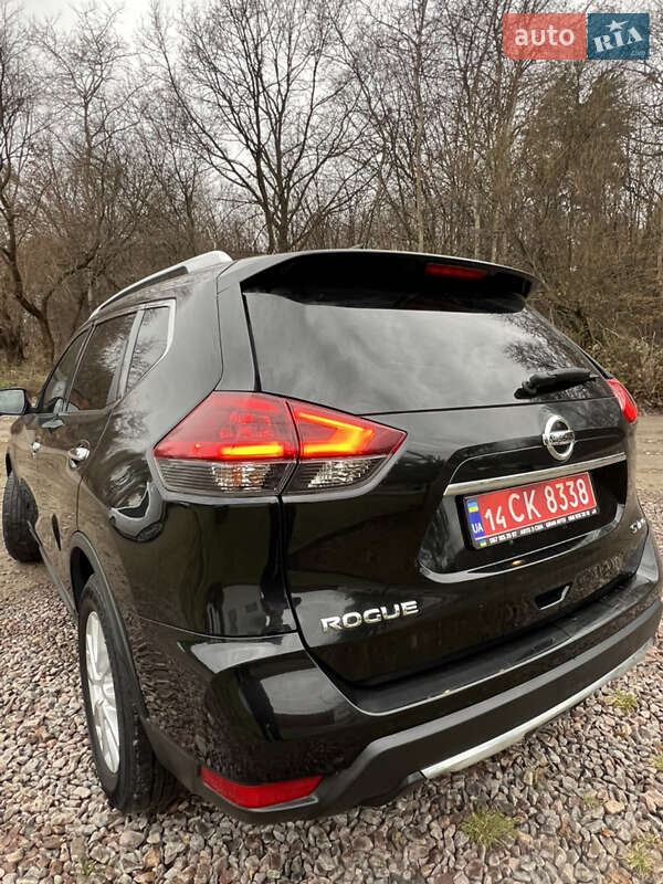 Внедорожник / Кроссовер Nissan Rogue 2018 в Новояворовске