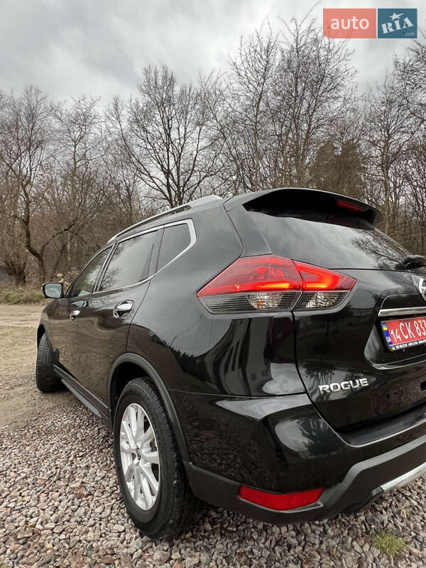 Внедорожник / Кроссовер Nissan Rogue 2018 в Новояворовске