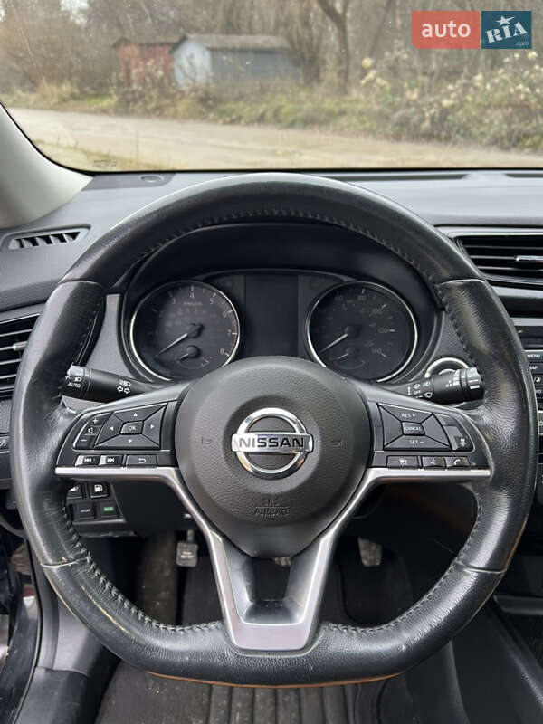 Внедорожник / Кроссовер Nissan Rogue 2018 в Новояворовске