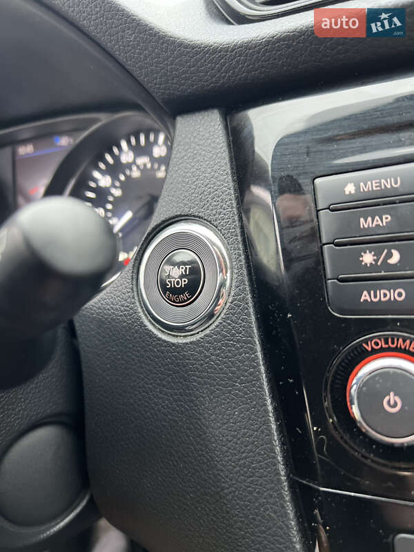 Внедорожник / Кроссовер Nissan Rogue 2018 в Новояворовске