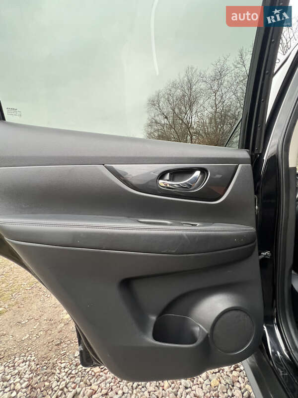 Внедорожник / Кроссовер Nissan Rogue 2018 в Новояворовске