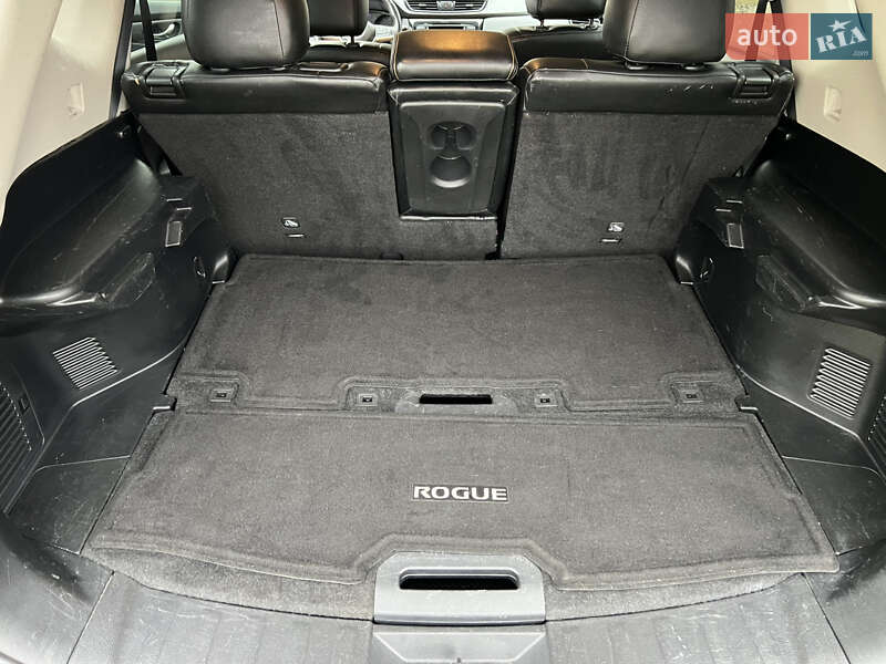 Внедорожник / Кроссовер Nissan Rogue 2018 в Новояворовске