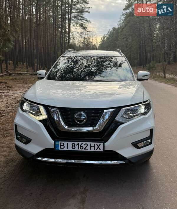 Внедорожник / Кроссовер Nissan Rogue 2015 в Краснокутске