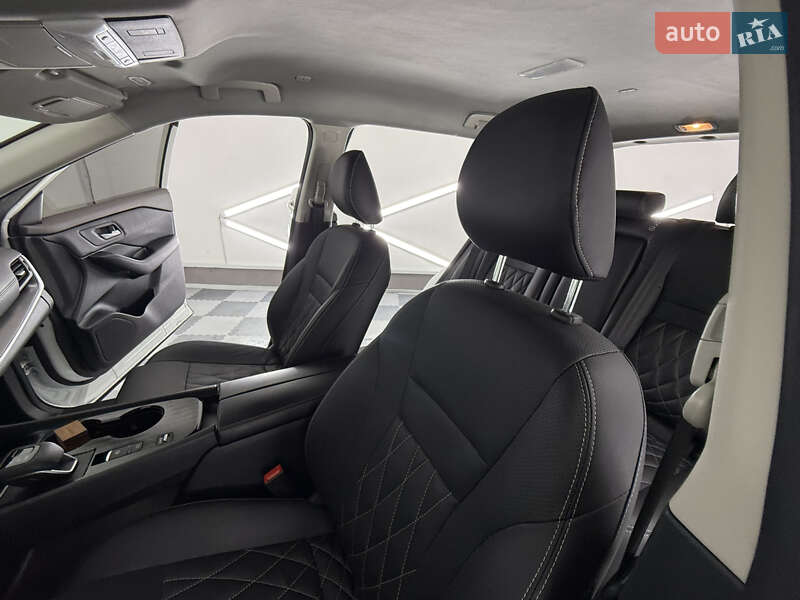 Позашляховик / Кросовер Nissan Rogue 2023 в Трускавці