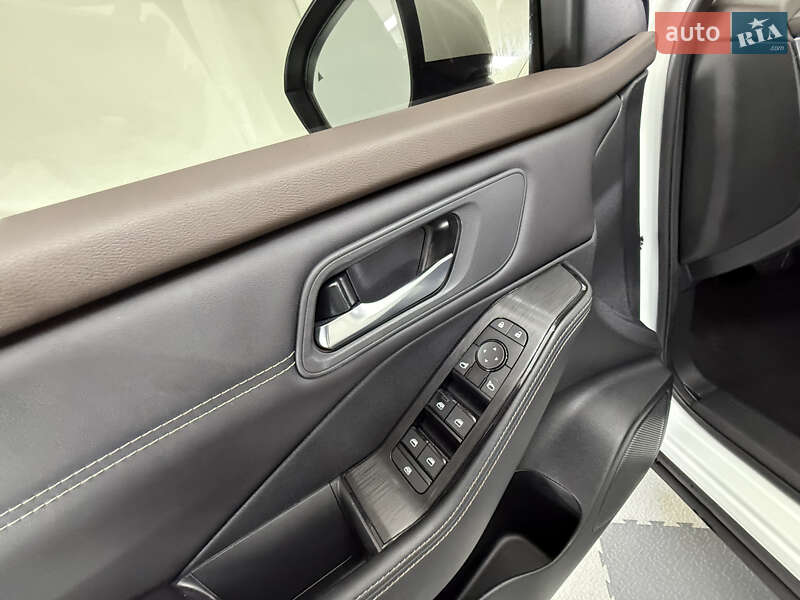 Позашляховик / Кросовер Nissan Rogue 2023 в Трускавці