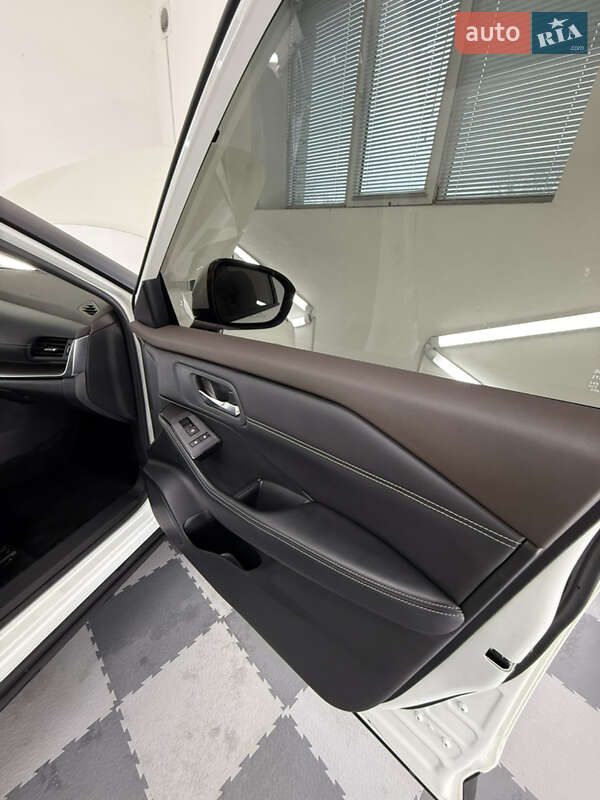 Позашляховик / Кросовер Nissan Rogue 2023 в Трускавці