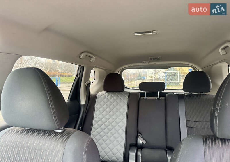 Внедорожник / Кроссовер Nissan Rogue 2017 в Киеве