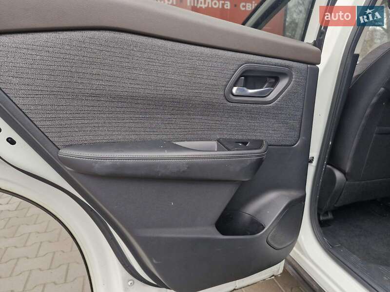 Позашляховик / Кросовер Nissan Rogue 2021 в Умані