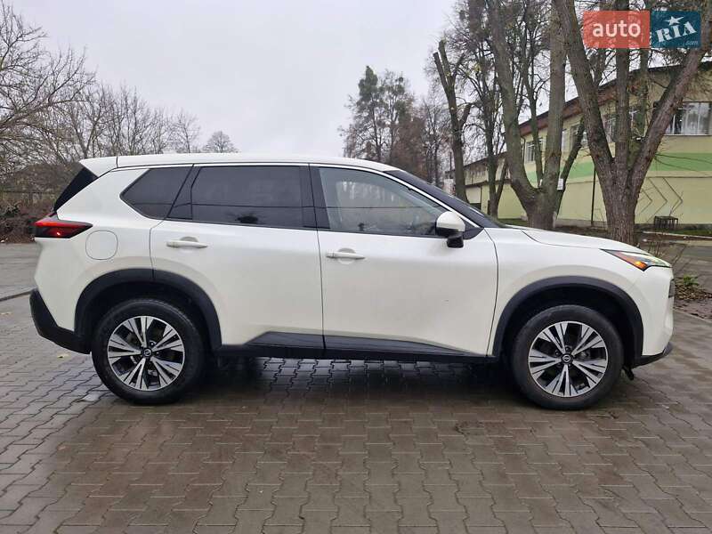 Позашляховик / Кросовер Nissan Rogue 2021 в Умані