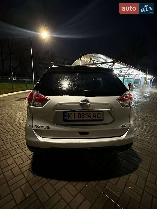 Позашляховик / Кросовер Nissan Rogue 2016 в Києві