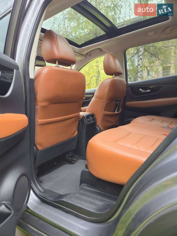 Позашляховик / Кросовер Nissan Rogue 2018 в Харкові