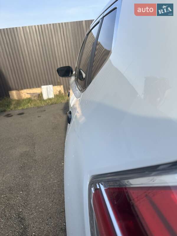 Позашляховик / Кросовер Nissan Rogue 2016 в Києві