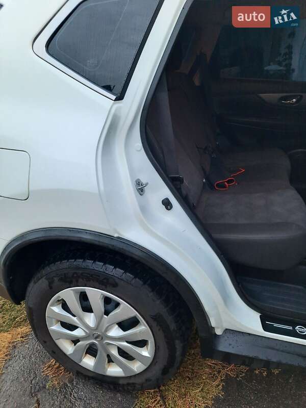 Позашляховик / Кросовер Nissan Rogue 2016 в Києві