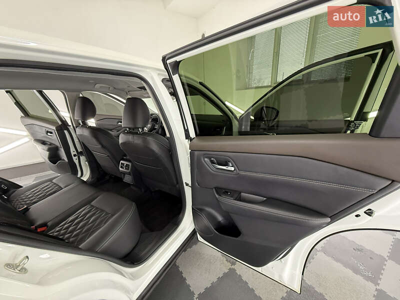 Внедорожник / Кроссовер Nissan Rogue 2023 в Трускавце