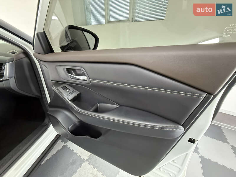 Внедорожник / Кроссовер Nissan Rogue 2023 в Трускавце