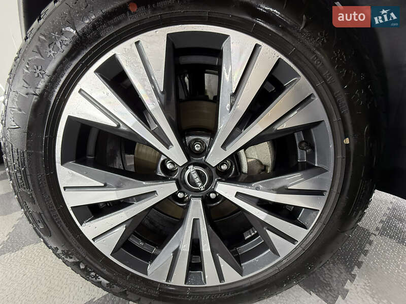 Внедорожник / Кроссовер Nissan Rogue 2023 в Трускавце