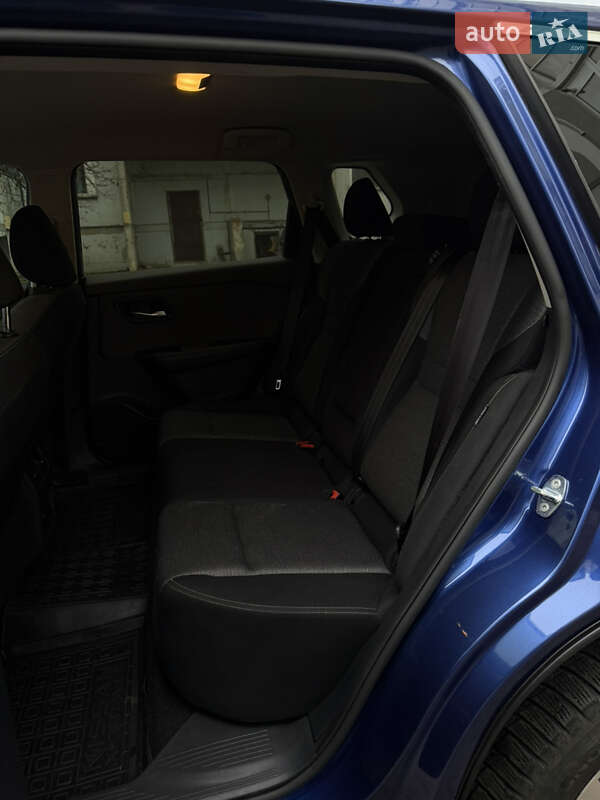 Позашляховик / Кросовер Nissan Rogue 2020 в Ромнах