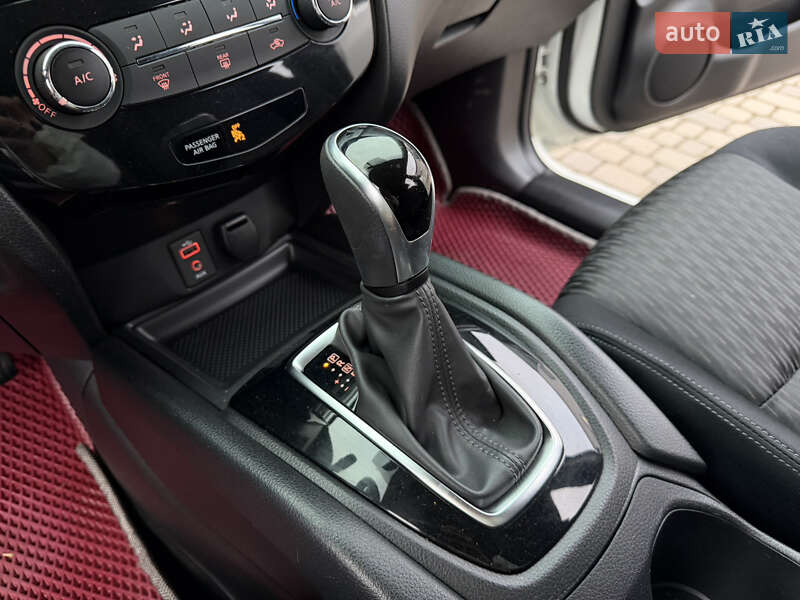 Внедорожник / Кроссовер Nissan Rogue 2018 в Ивано-Франковске