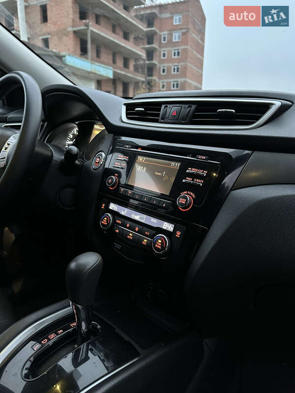 Внедорожник / Кроссовер Nissan Rogue 2016 в Львове