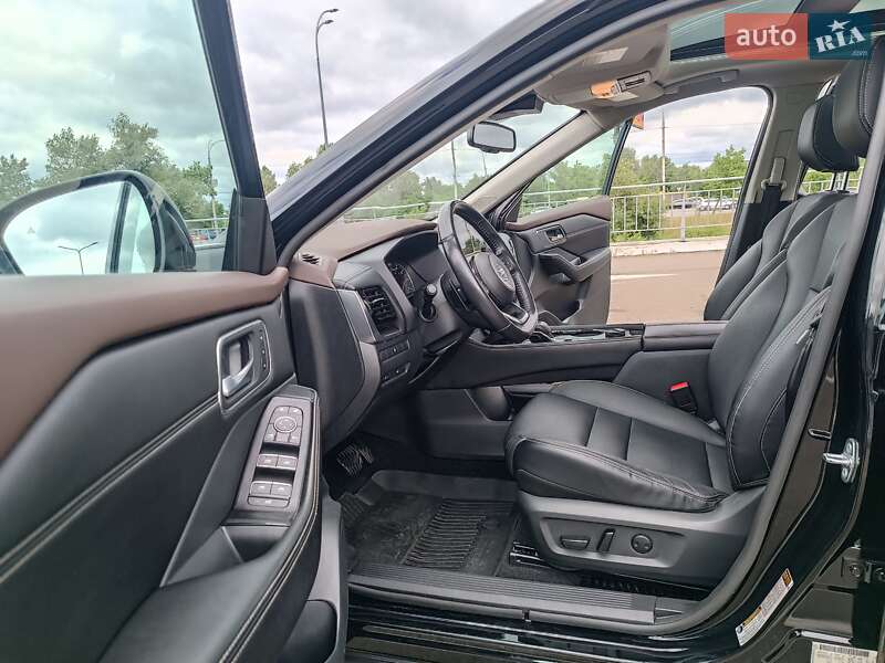 Внедорожник / Кроссовер Nissan Rogue 2021 в Киеве