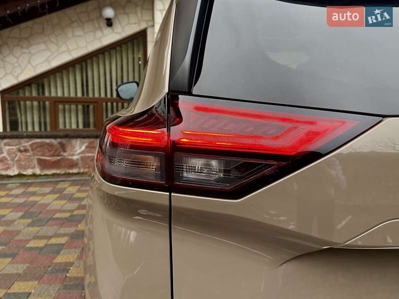 Позашляховик / Кросовер Nissan Rogue 2024 в Тернополі