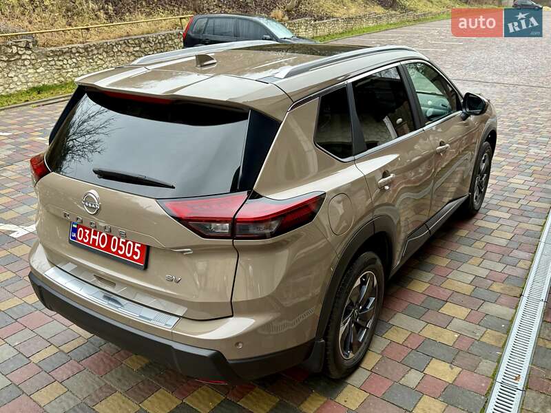 Позашляховик / Кросовер Nissan Rogue 2024 в Тернополі