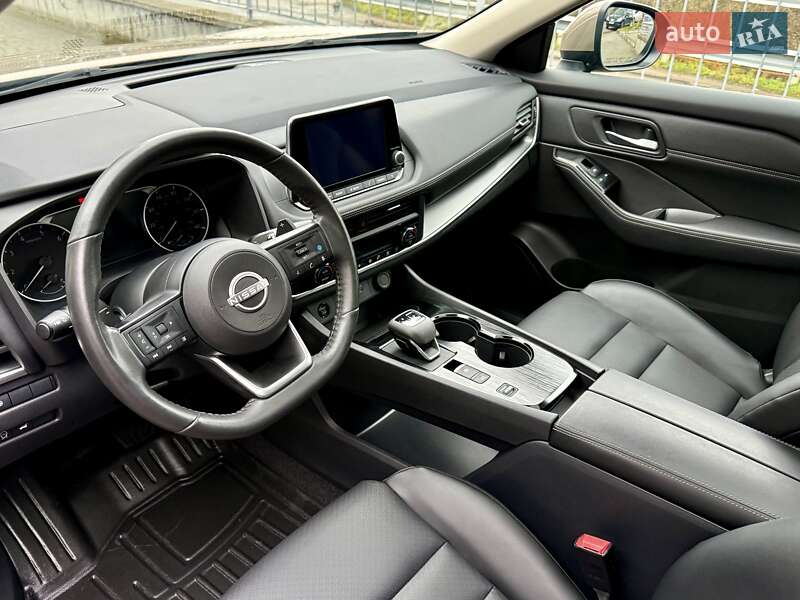 Позашляховик / Кросовер Nissan Rogue 2024 в Тернополі