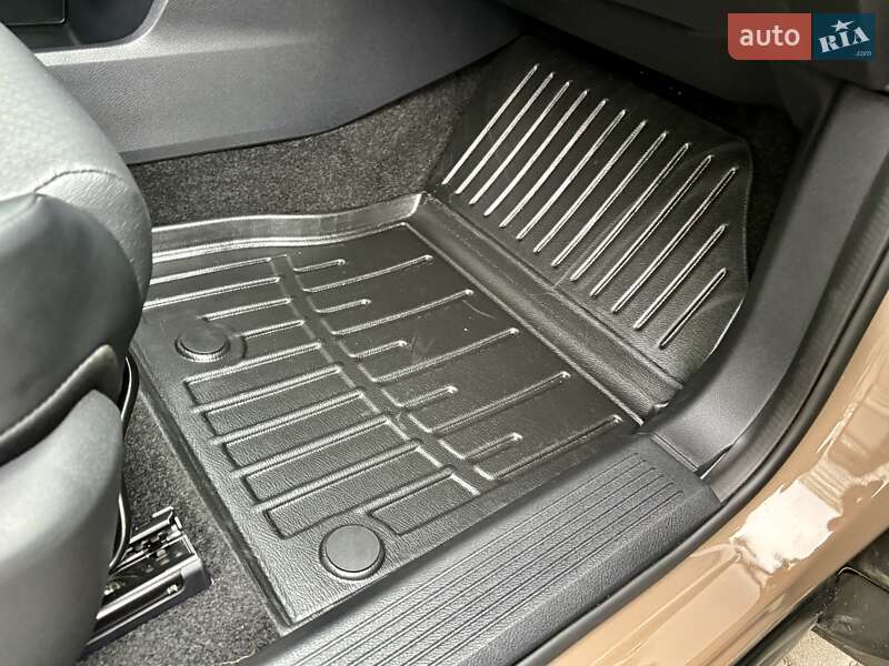 Позашляховик / Кросовер Nissan Rogue 2024 в Тернополі