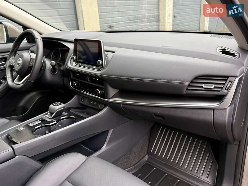 Позашляховик / Кросовер Nissan Rogue 2024 в Тернополі