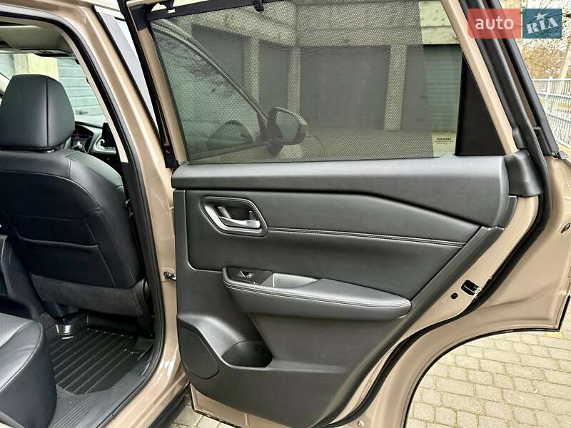 Позашляховик / Кросовер Nissan Rogue 2024 в Тернополі