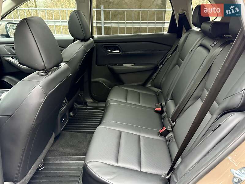 Позашляховик / Кросовер Nissan Rogue 2024 в Тернополі